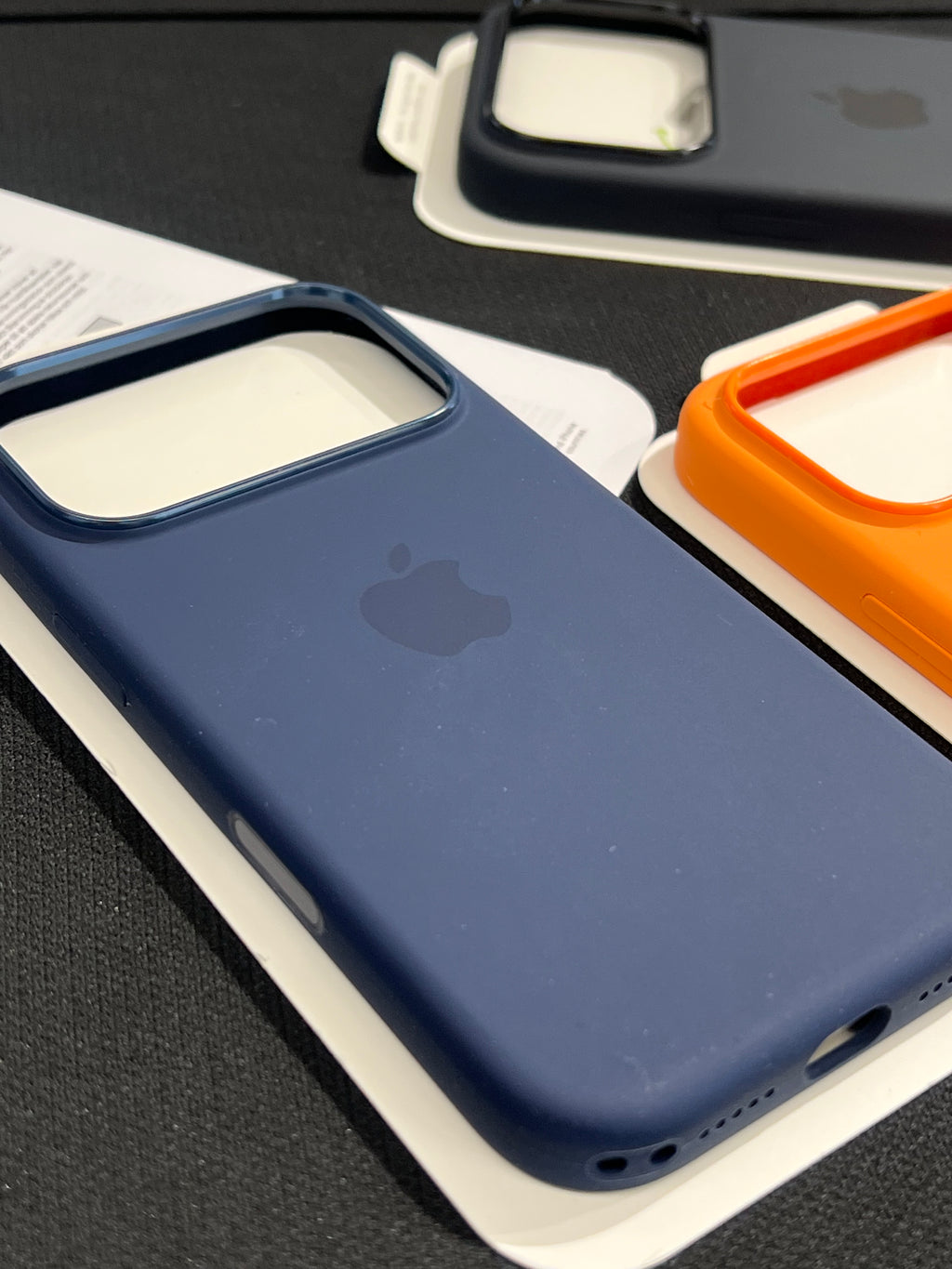 I phone 17 pro original midnight silicon case