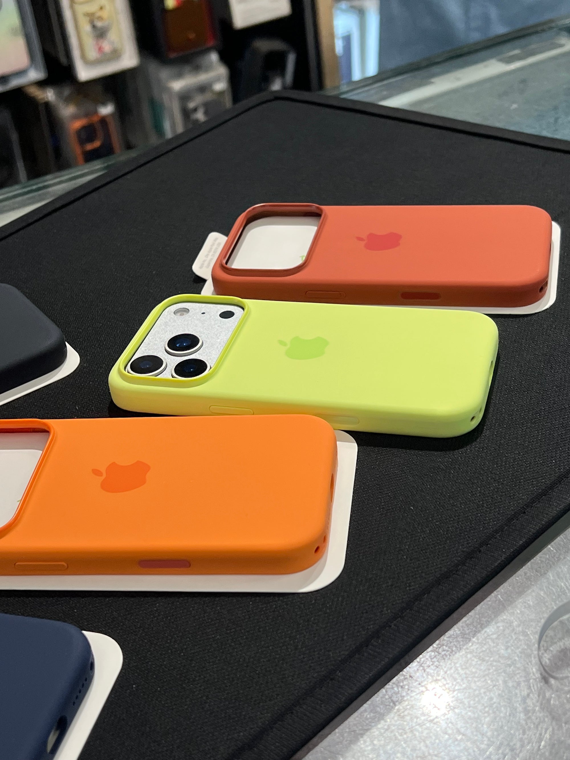 I phone 17 pro original orange silicon case