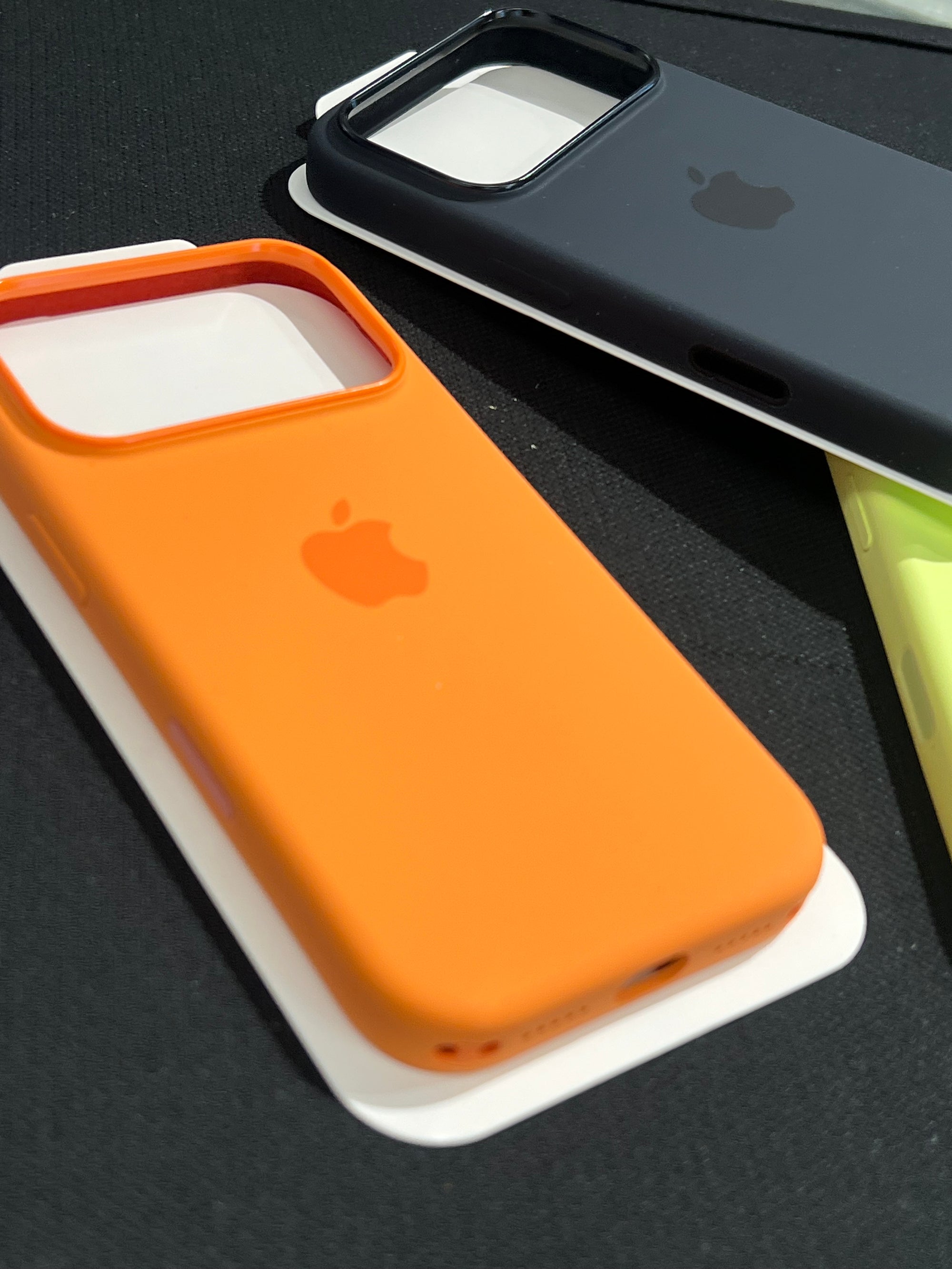 I phone 17 pro original orange silicon case