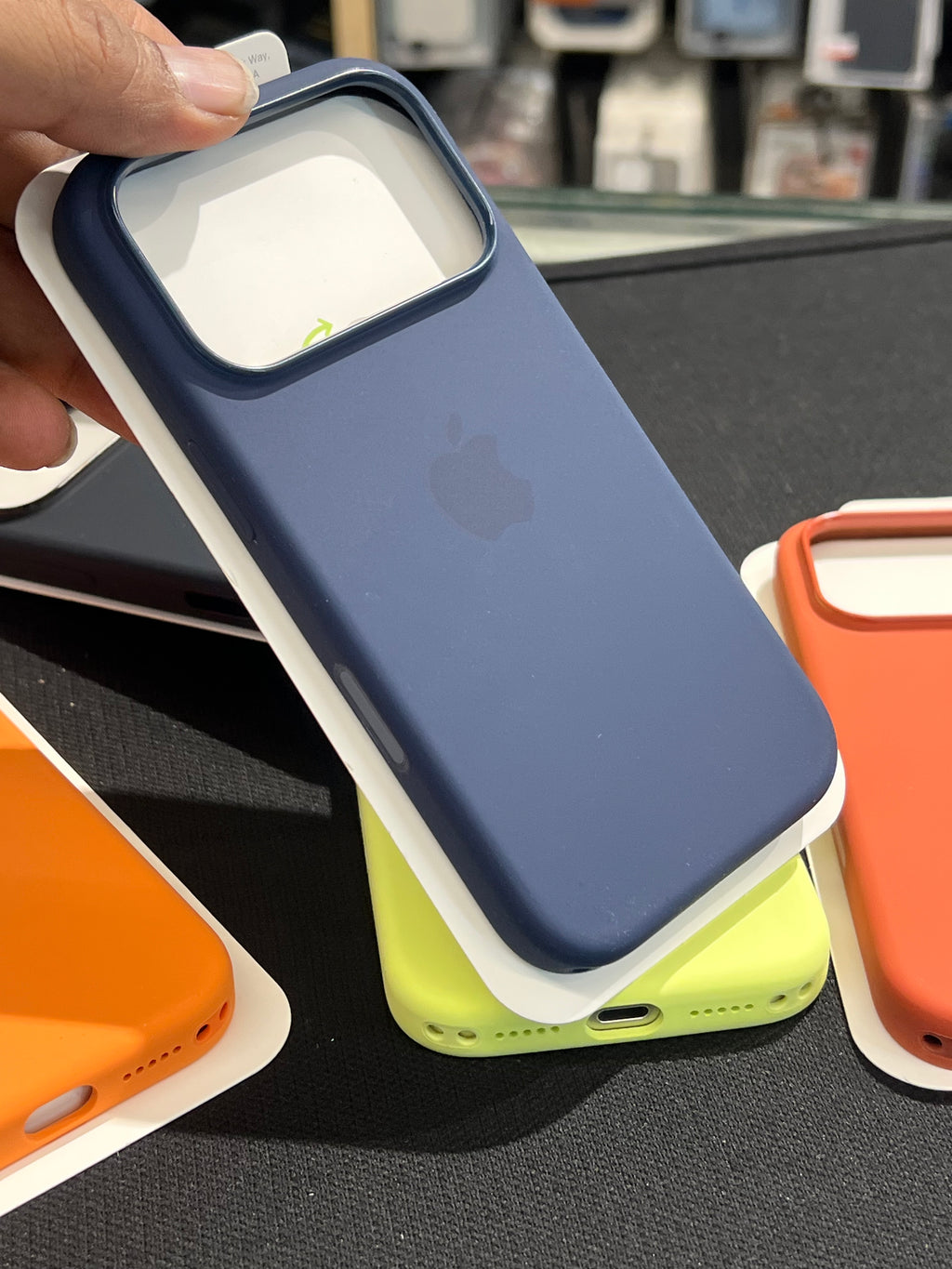 I phone 17 pro original midnight silicon case