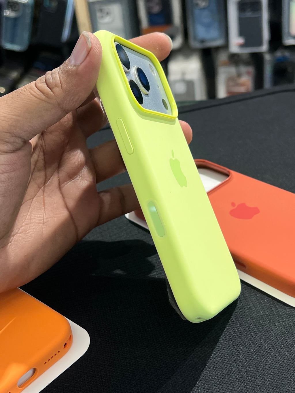 I phone 17 pro neon yellow original silicon case