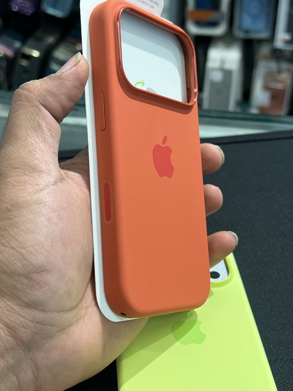 I phone 17 pro original terra cotta silicon case