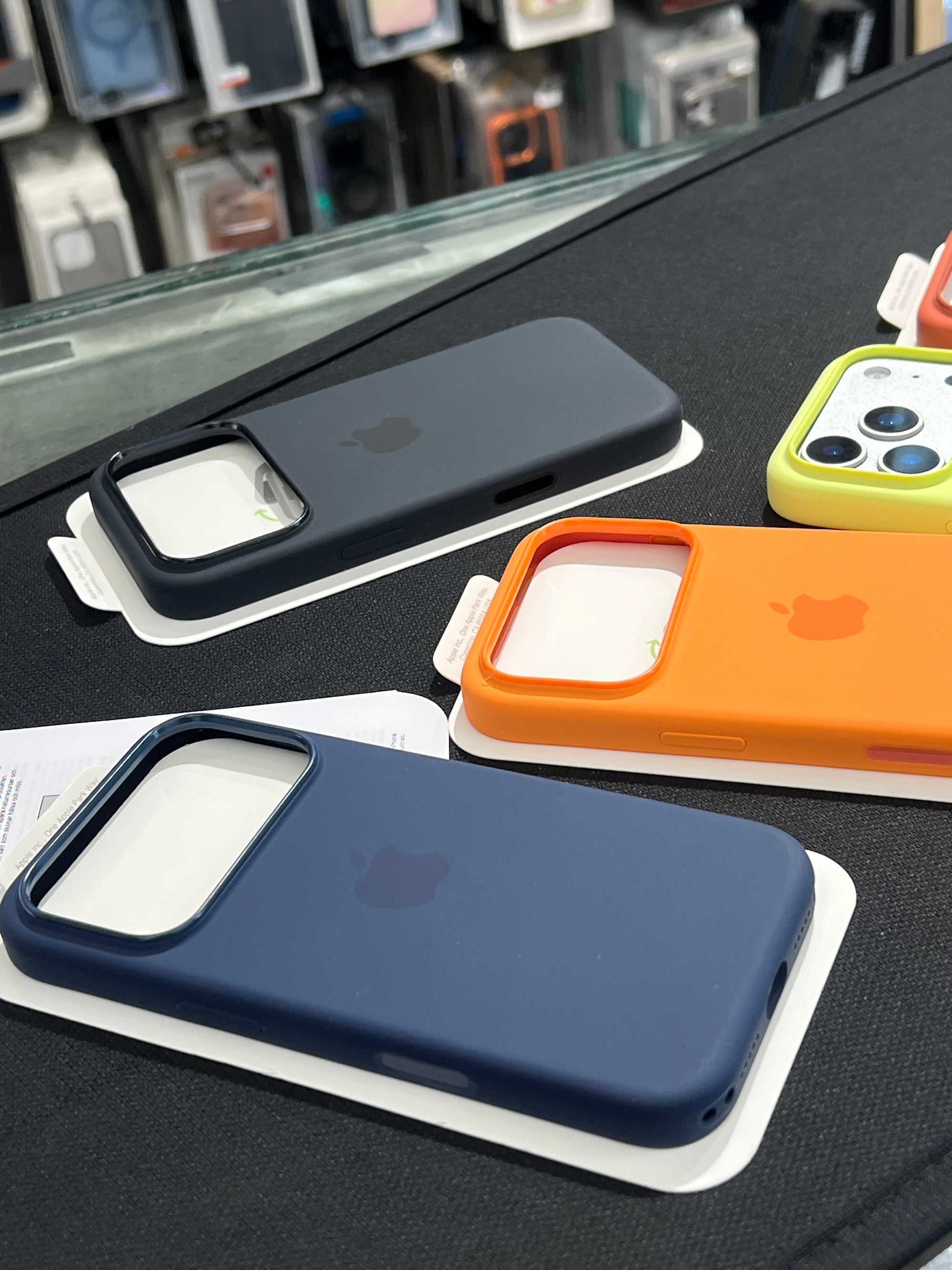 I phone 17 pro black original silicon case