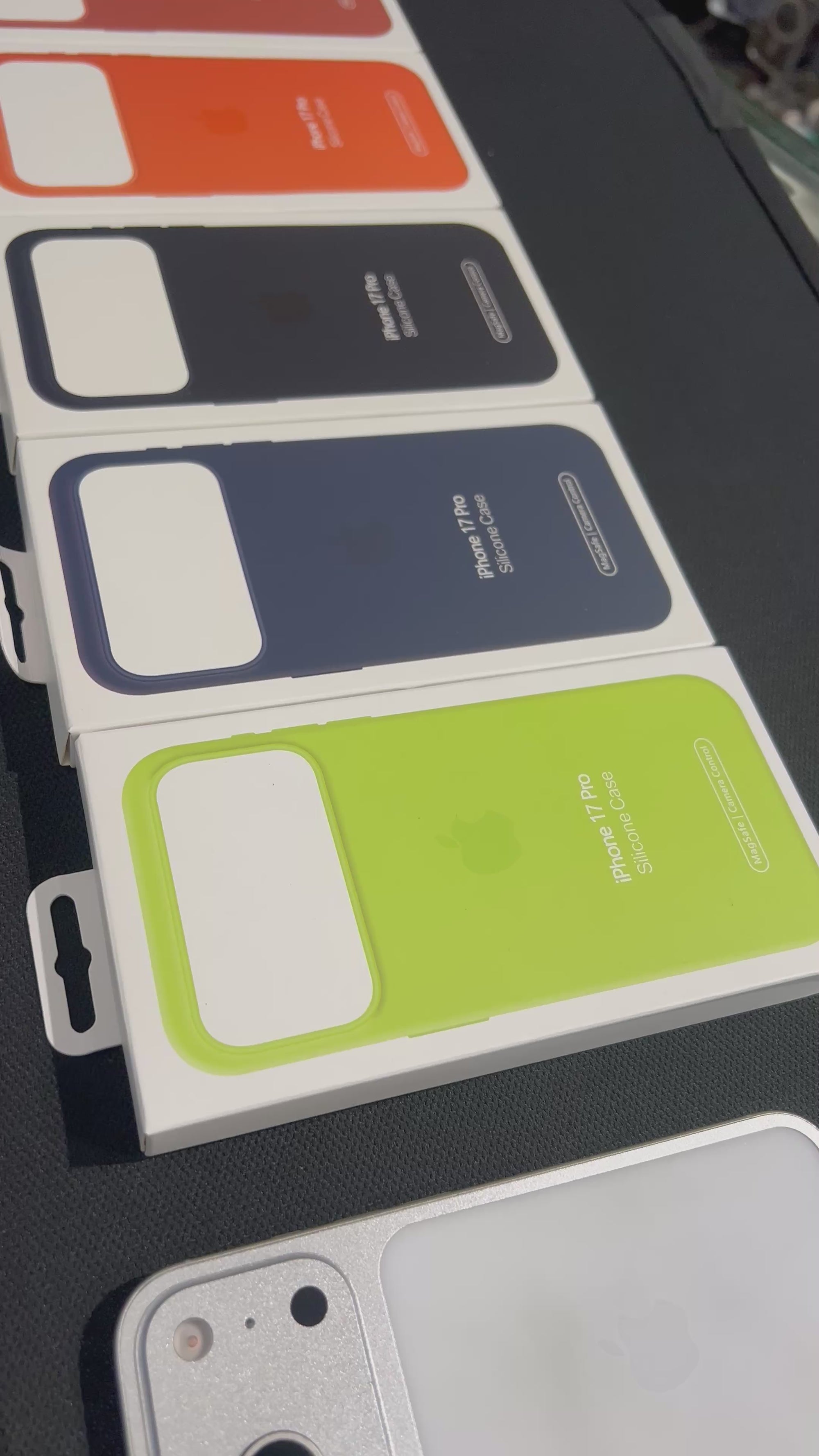 I phone 17 pro neon yellow original silicon case